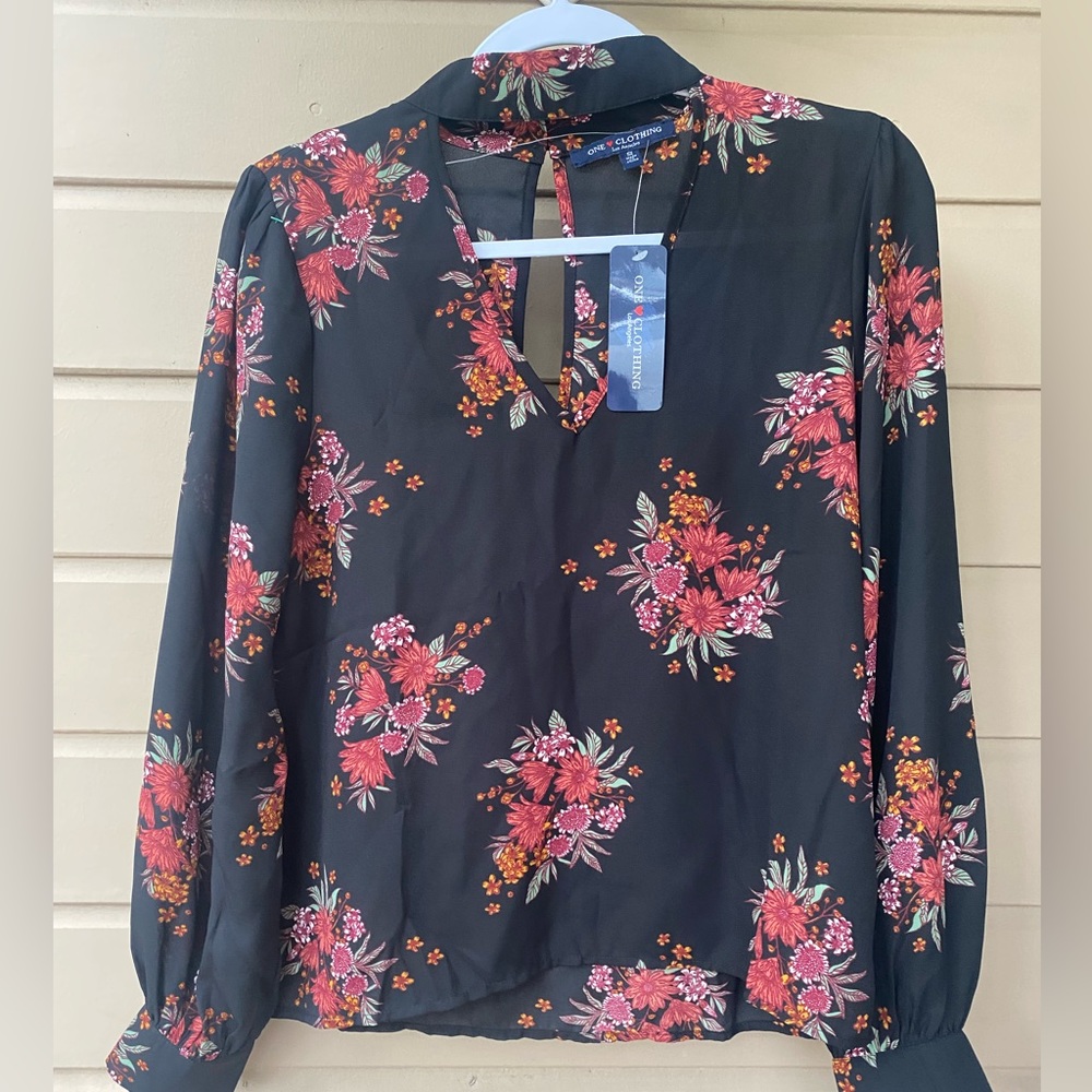 NWT One clothing Los Angeles flower printed blouse